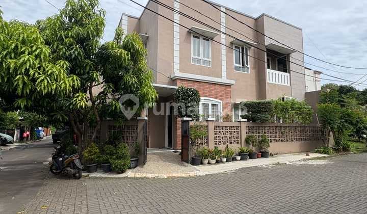 Rumah Terawat Banyak Bukaan Udara di Nusaloka BSD Tangerang Selatan