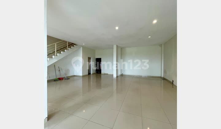 Disewakan Ruko Bolsena Gandeng 3 Lantai di Gading Serpong, Tangerang