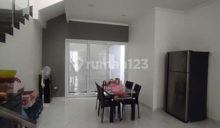 Rumah 2,5 Lantai Di Lippo Karawaci