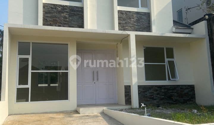 Rumah 2 Lantai Baru Shm