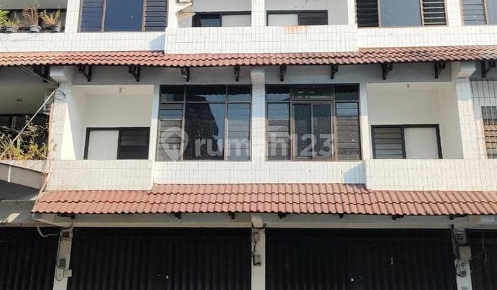 2 Ruko Gandeng Kapas Krampung Surabaya – Belakang BCA