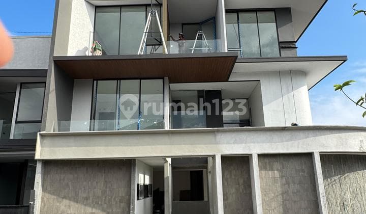 Rumah Mewah Premium - Manyar Kertoadi