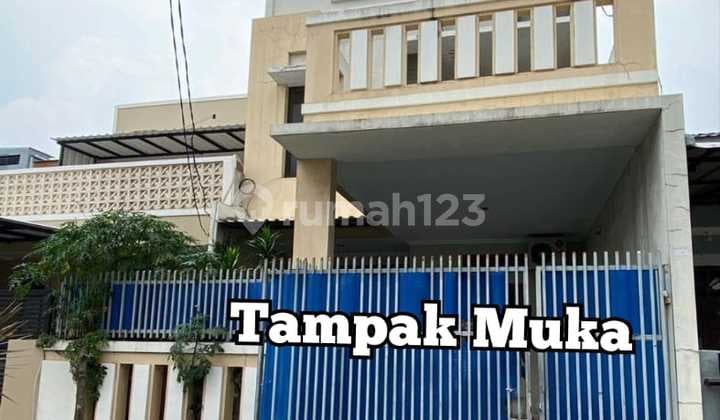 Rumah 2 Lantai Dekat Sekolah Dan Lingkungan Aman