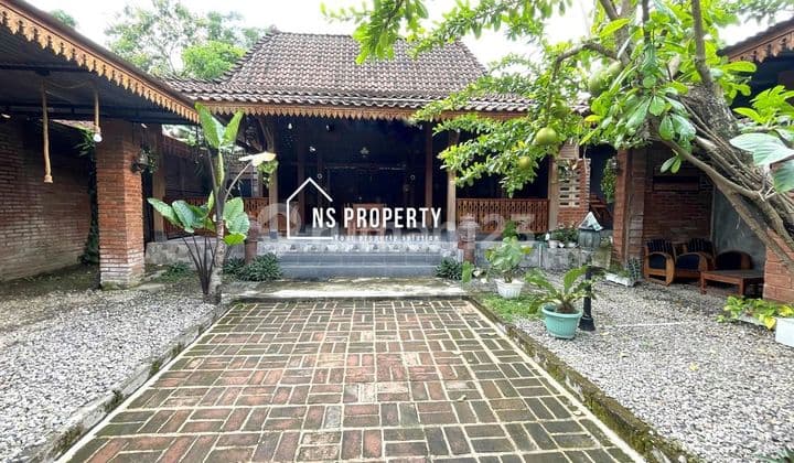 Business space in Boyolali city, close to the market and offices.