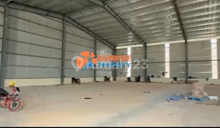 Gudang Baru Besar Bersih Gudang