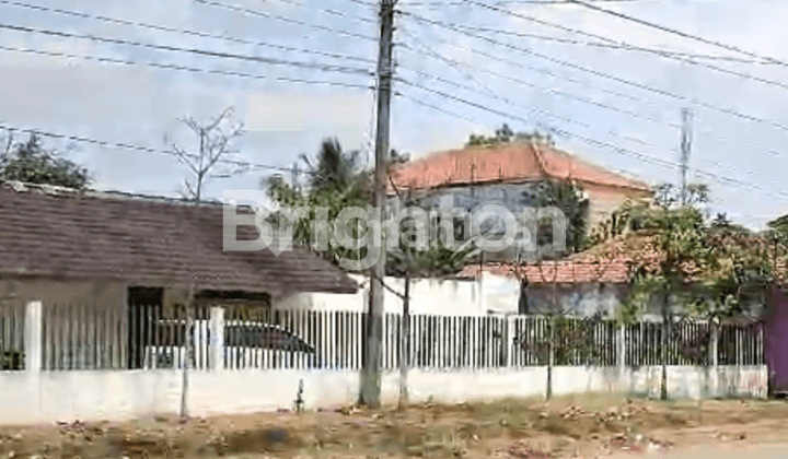 RUMAH DENGAN LAHAN LUAS “NGANTONG” DEKAT YIA