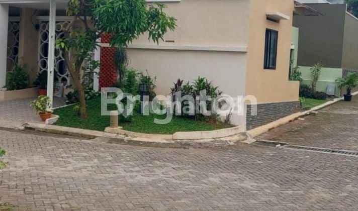 Two-story corner house, nice and well-maintained.
