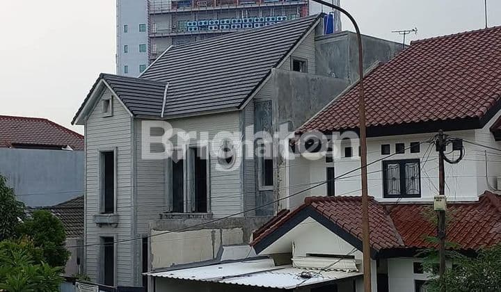 RUMAH 2 LANTAI TANJUNG BARAT JAKSEL TERAWAT SIAP HUNI STRATEGIS