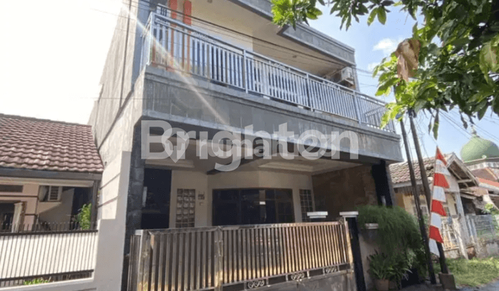 RUMAH MEWAH 3 LANTAI FULL FURNISHED SIAP HUNI BEBAS BANJIR