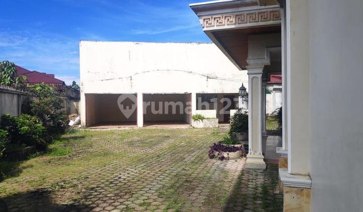 Price Drop! Luxury Home with Spacious Yard - Premium Location in Bukit Raya Pekanbaru, Near the Airport