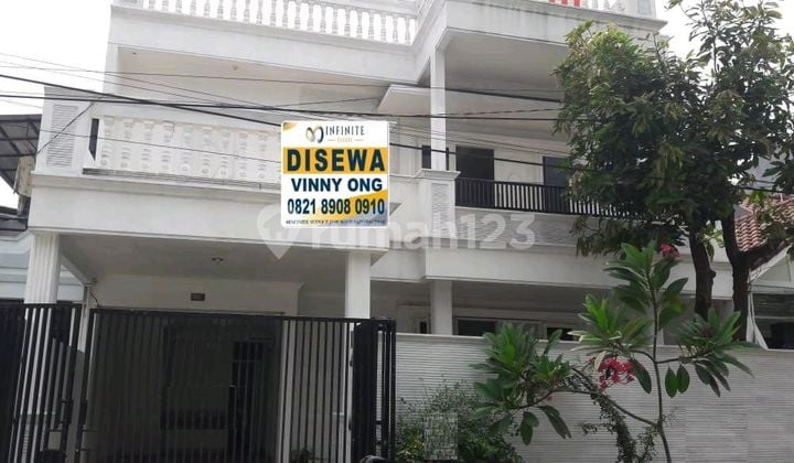 For Immediate Rent: Citra 2 House, West Jakarta, Strategic Location