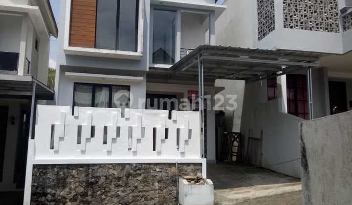 Rumah, 2 Lantai, SHM, di Padasuka Bandung Dekat Pusat Kota