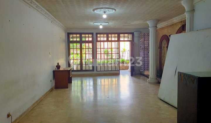 Classic House Land Area 307m2 Dual Road Access in Mampang Prapatan