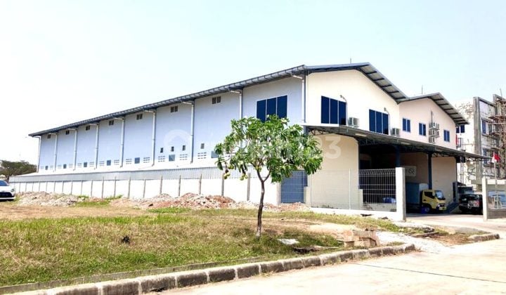 For Quick Sale! Strategic 2-Story Ready-to-Use Warehouse in Marunda Center - Land Area 1800M², 66 Kva Electricity, Port & Toll Access