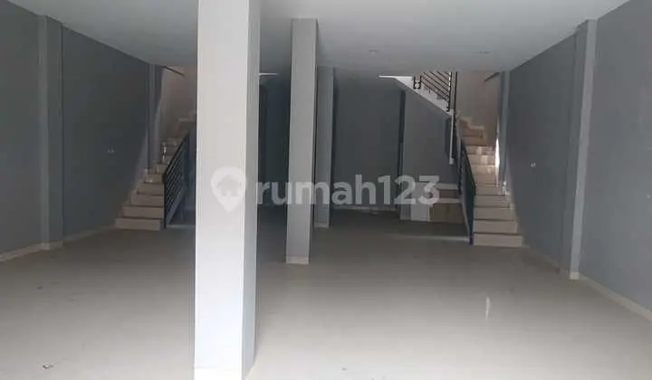 Jual Cepat Ruko Pinggir Jalan Raya Bekasi - bisa Dibagi Jadi 2 Unit