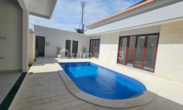 Disewakan: Villa Mewah Semi-Furnished di Jantung Seminyak
