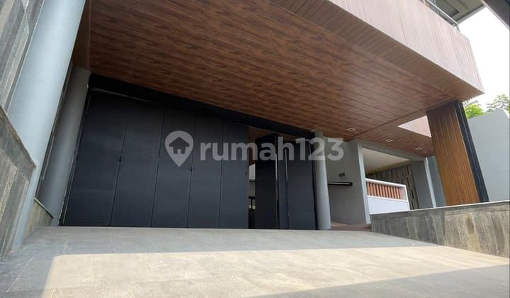 Dijual Rumah Mewah Siap Huni di Gegerkalong, Bandung