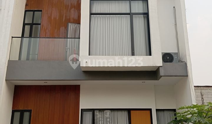 JUAL RUMAH CLUSTER PINGGIR JALAN DI THE GOLDEN NEST CILANGKAP JAKARTA TIMUR