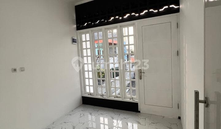 FOR IMMEDIATE RENT: WHITE CASA RESIDENCE HOUSE IN CONDET, KRAMAT JATI, EAST JAKARTA
