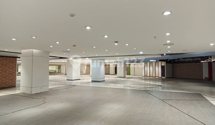 RENT A SPACIOUS 5692 SQ M OFFICE ON THE 3RD FLOOR OF BUILDING A, PASARAYA BLOK M, KEBAYORAN BARU, SOUTH JAKARTA