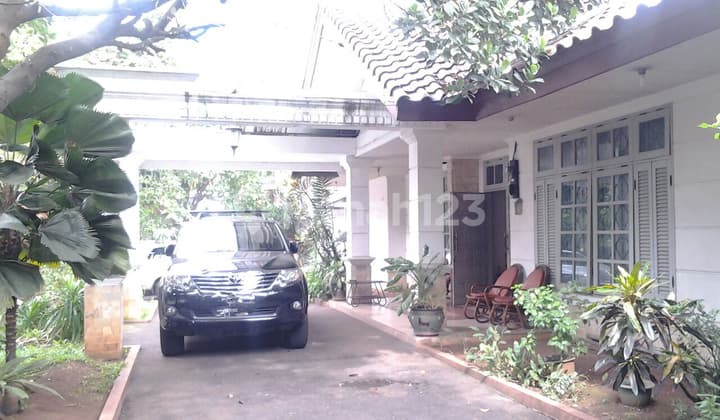 JUAL RUMAH LUAS 1429 DI SENOPATI JAKARTA SELATAN