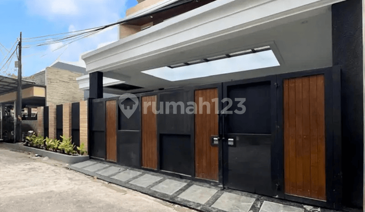 Turun Harga Rumah Mewah Baru Siap Huni Dalam Komplek di Radio Dalam Kebayoran