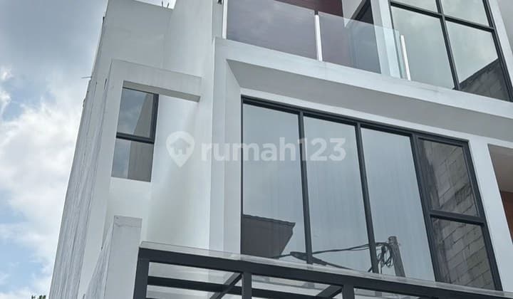 Luxury Fully Furnished House in Bintaro, South Tangerang