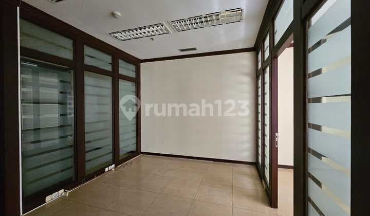 Office Space in Sudirman 167.0 M² Semi Furnished SHM