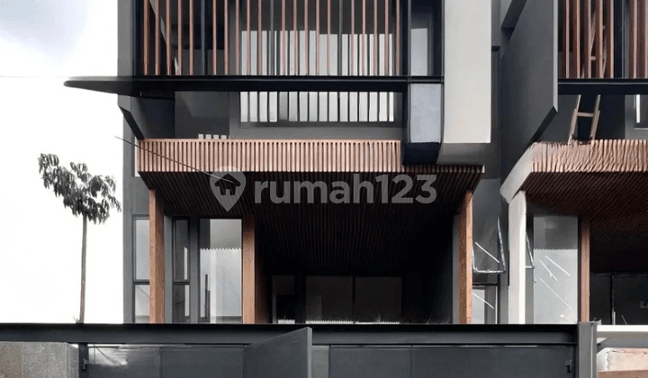 Rumah Modern Tropical Di Kemang Dalam Area Jakarta Selatan