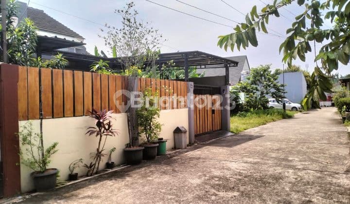 Rumah apik dan terawat... siap huni