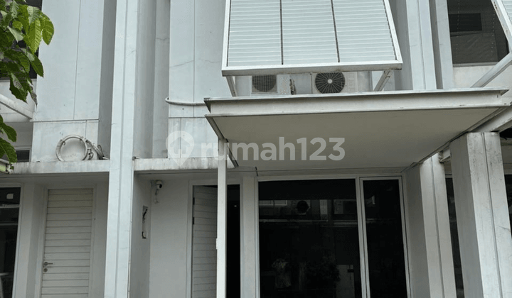 2-Story Fully Furnished House in Inspirahaus Cluster, BSD City
Land Area: 40 m²
Building Area: 48 m²
Floors: 2
Bedrooms: 2
Bathrooms: 2
Carport: 1
Orientation: North
Certificate:
Sale Price:
Rental Price: Rp42 million/year
Empty/Furnished: Fully Furnished