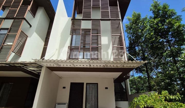 For Sale 3-Story Residential House in Whelford Greenwich Park Cluster