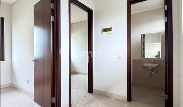 Dijual Rumah 2.5 Lantai di Regentown BSD City