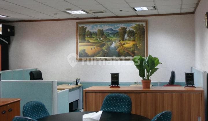 Ruang Usaha Menara Sudirman Luas 250m Full Furnished Siap Pakai