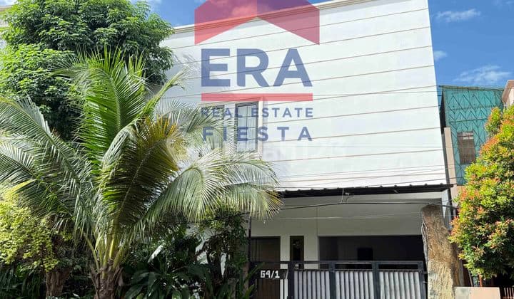 2-Story House in Taman Ratu, Corner Lot Position, Ready to Move In