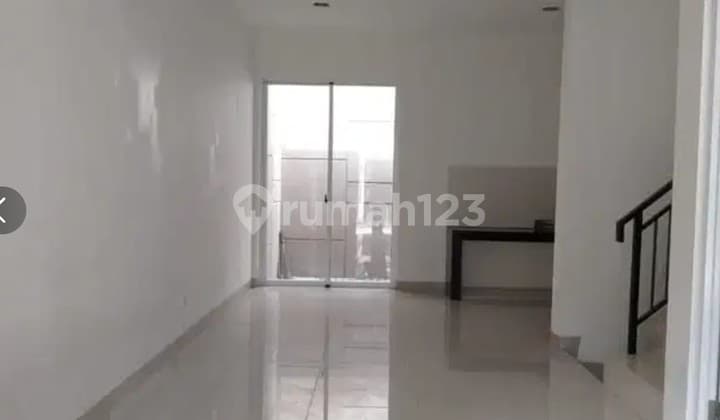 Rumah 2 Lantai Green Puri Dekat Green Lake Bebas Banjir