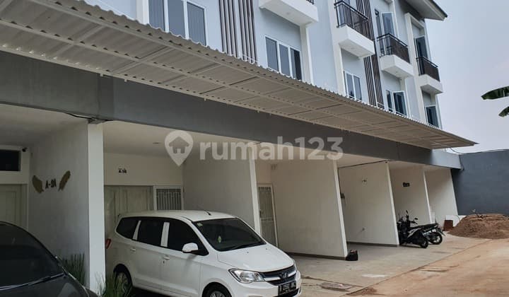 Rumah 4 Lantai Full Furnished Siap Huni di Cendrawasih Cengkareng