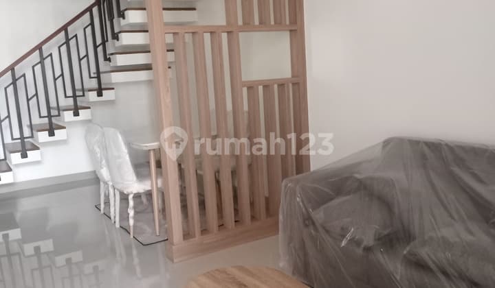 Dijual Rumah Cantik 2 Lantai Dan Lokasi Strategis Di Cluster Kristal Aryana Karawaci Tangerang