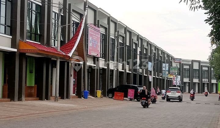 Ready-to-Use and Affordable Shophouse with Complete Facilities in Aryana Karawaci Area, Tangerang