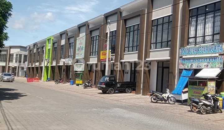 2-Storey Ready-to-Occupy Shop House for Rent on Aryana Main Road, Karawaci Tangerang