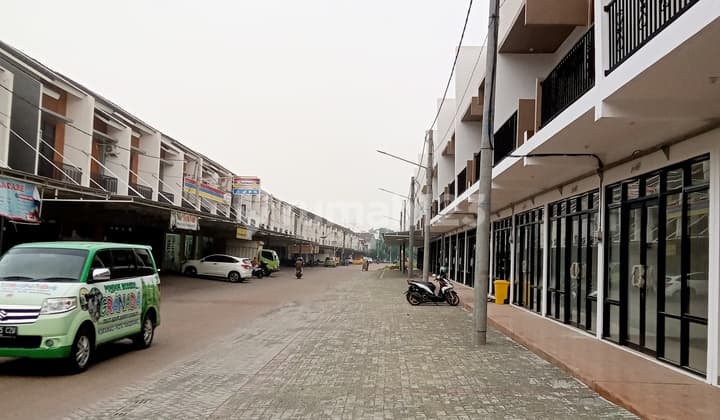 Ruko Siap Usaha 2 Lantai dengan Fasilitas Kolam Renang di Ruko Aryana Karawaci Tangerang