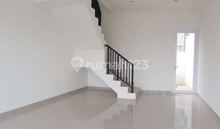 2-Storey Shop House For Rent, Business Ready, Strategic Location at Kristal Aryana Shop House, Karawaci, Tangerang