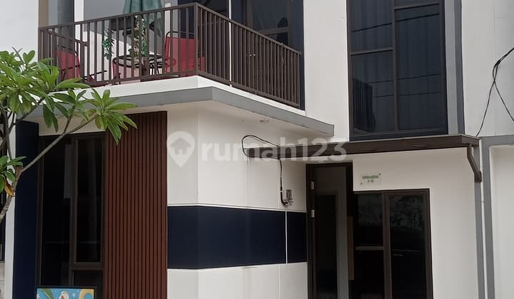 Dijual Rumah Minimalis 1 Lantai,lengkap Dengan Fasilitas Kolam Renang Di Aryana Karawaci Tangerang