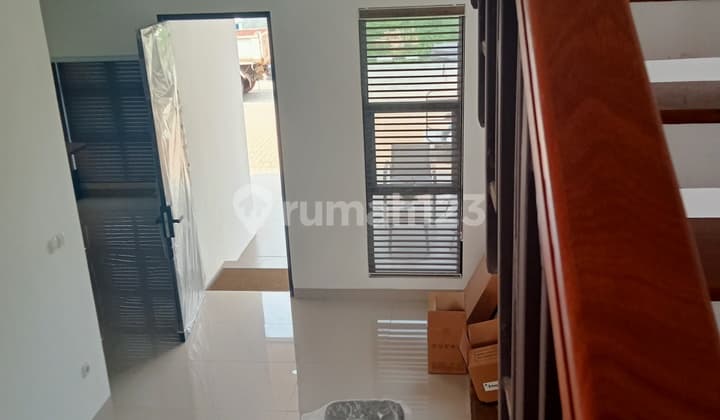 Rumah Cantik Siap Huni Dengan Lokasi Strategis Di Cluster Kristal Aryana Karawaci Tangerang