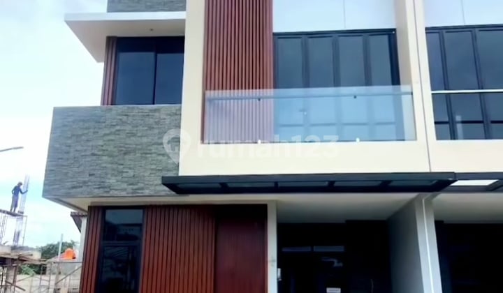 Rumah Mewah 2 Lantai Dan Strategis Di Kembangan Jakarta Barat