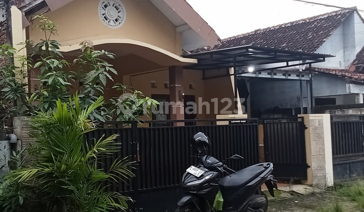 Rumah Secondary ..Akses Bagus Dn Lingkungan Istimewa