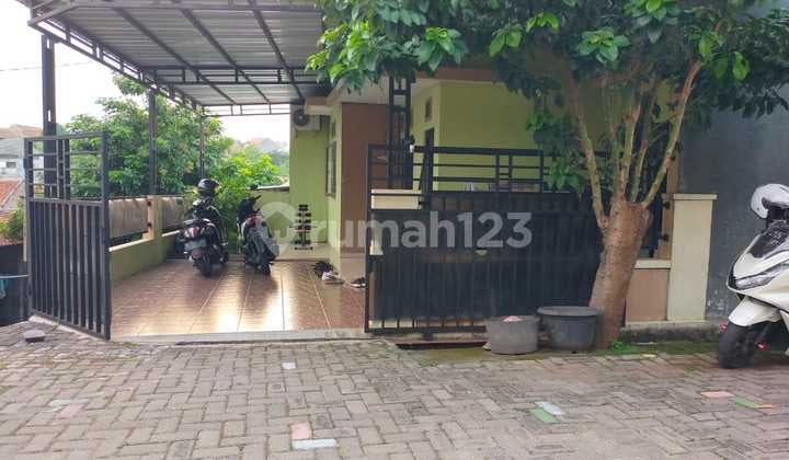 Rumah di Kota dan Sangat Terawat Rapi dan Bersih