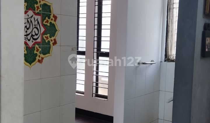 Rumah di Pamulang Dengan Pekarangan Luas Asri