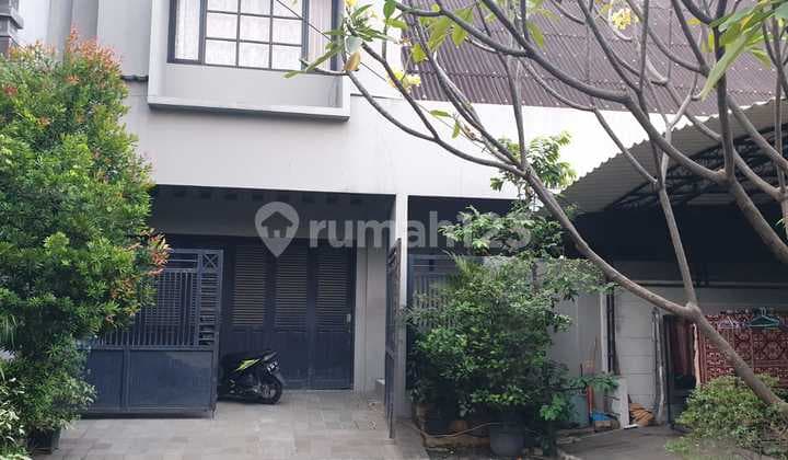 Rumah Full Furnished di Taman Royal 2 Cluster Parahyangan, Tangerang