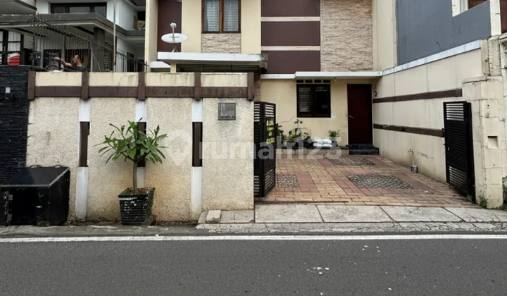 Dijual Rumah di Menteng 2 M-An Jalan 2 Mobil